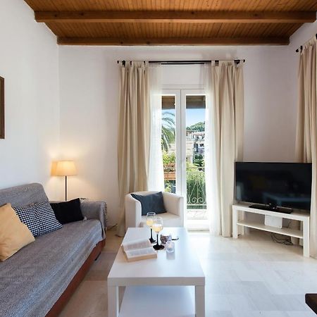 Tati Apartment Kassiopi Bagian luar foto