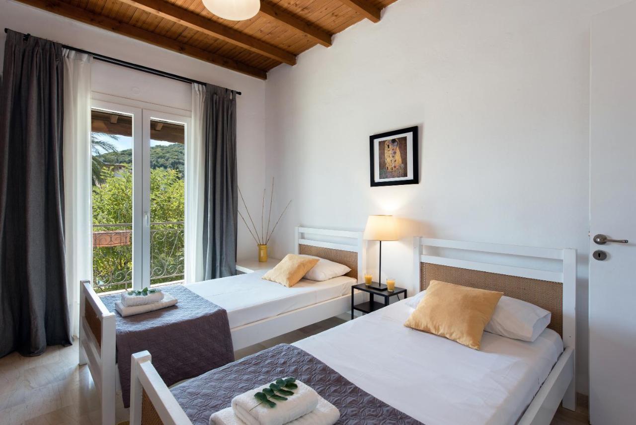 Tati Apartment Kassiopi Bagian luar foto
